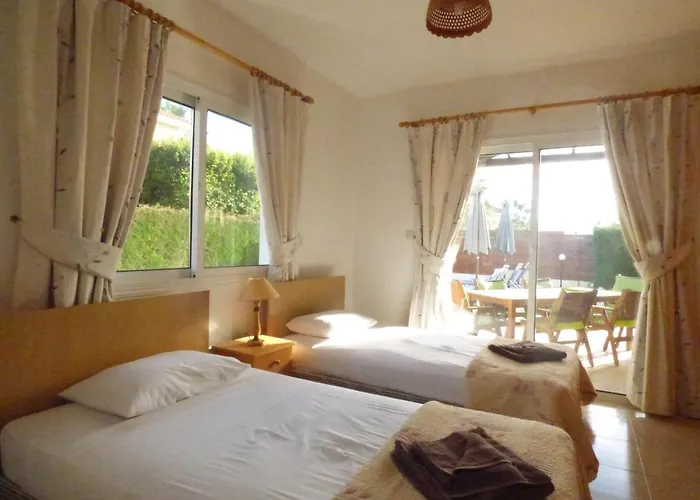 Villa Isabella: Coral Bay Beach, Seaview