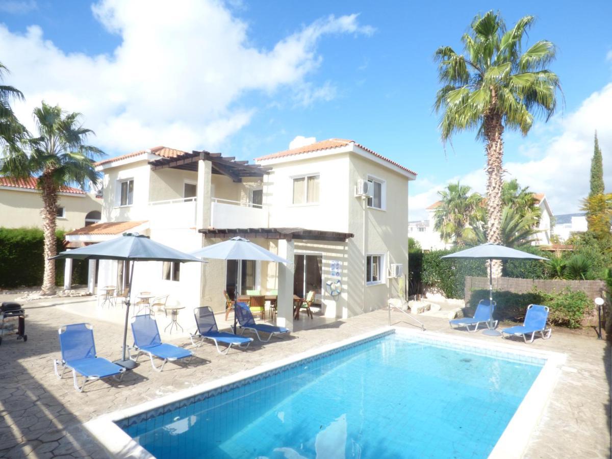 Isabella: Coral Bay Beach, Seaview Villa Peyia