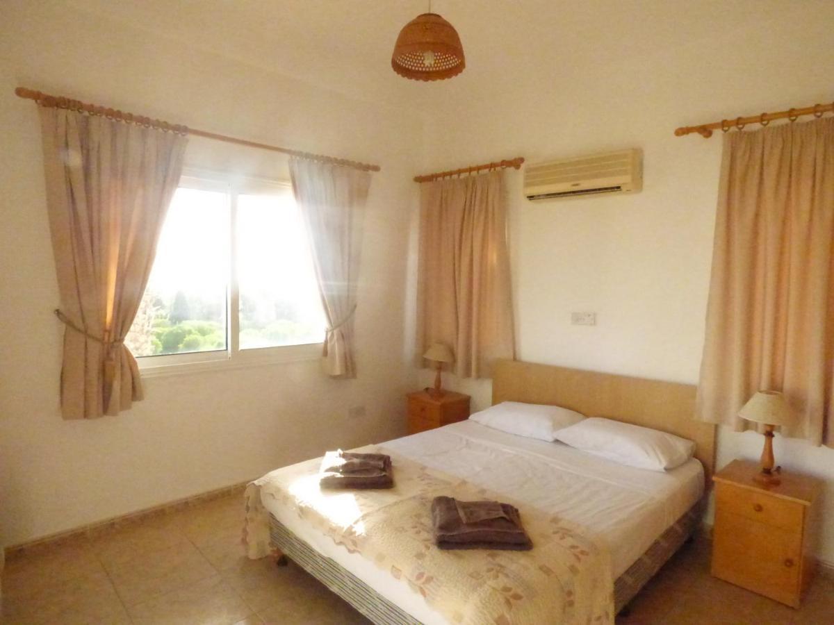 Isabella: Coral Bay Beach, Seaview Villa