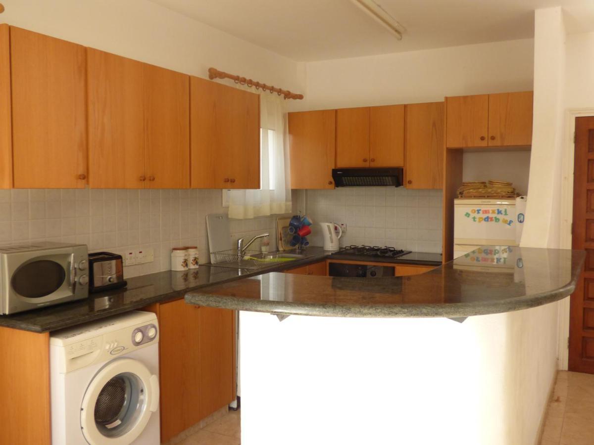 Isabella: Coral Bay Beach, Seaview *
